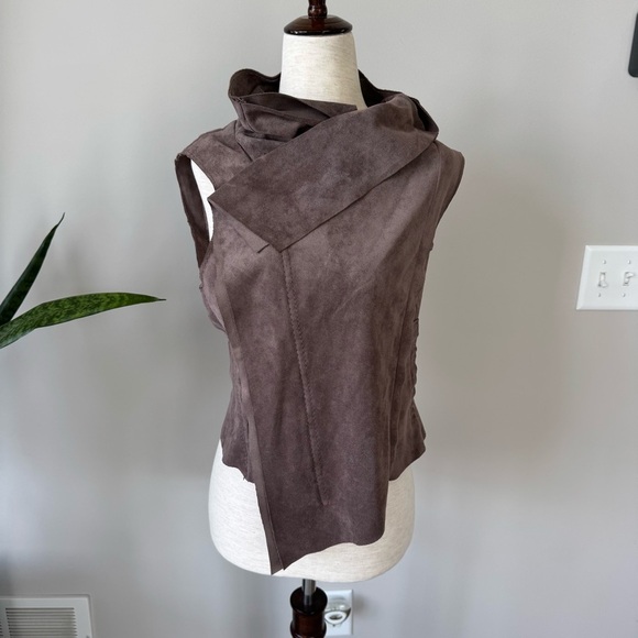 BCBGMAXAZRIA Fabian Raw Edge Faux Suede Vest in Gray Dusk - Picture 10 of 11